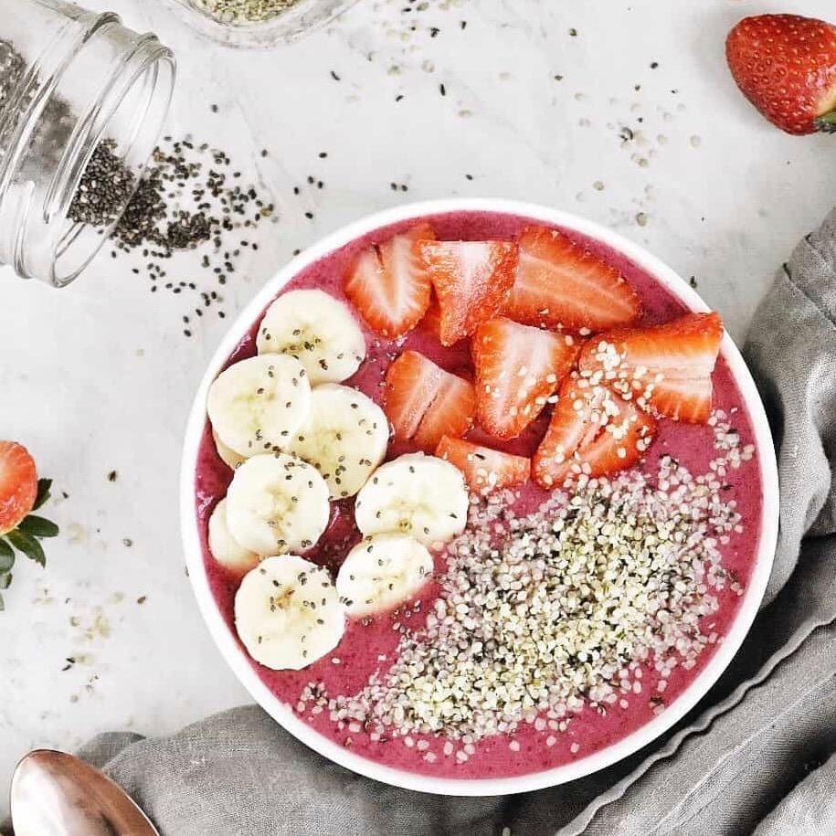 https://flattummyco.com/cdn/shop/articles/metabolism-boosting-strawberry-smoothie-bowl-recipe_915x.jpg?v=1563783521