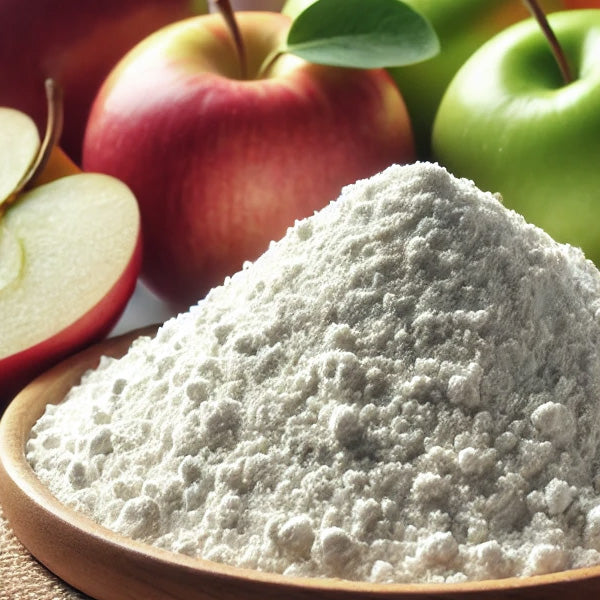 On a wooden plate lies a pile of white powdered apple pectin, surrounded by fresh whole apples in both red and green varieties, alongside a sliced apple showcasing its seeds.